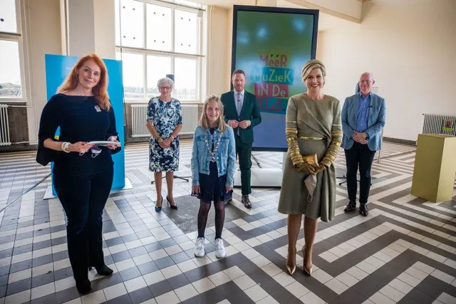 uitreiking muziekbokaal door koningin maxima