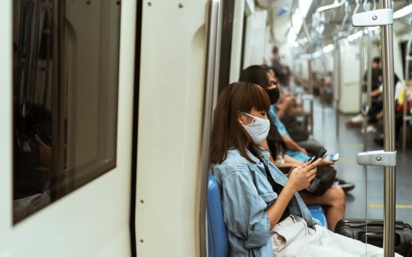 woman wearing a face mask on the subway 4429149 915x518