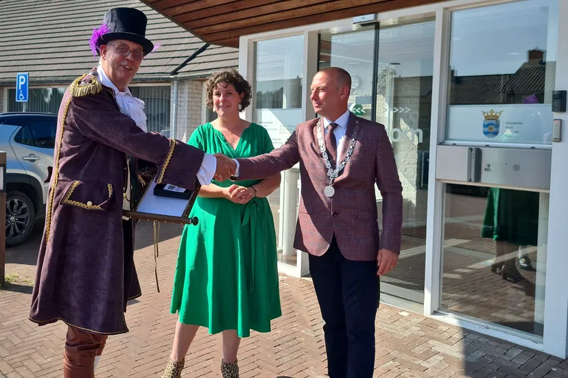 dorpsomroeper gemeente west maas en waal