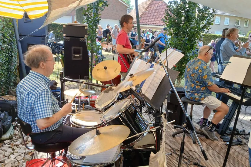 c41eb658-63de-402f-bee4-37015626c9ba