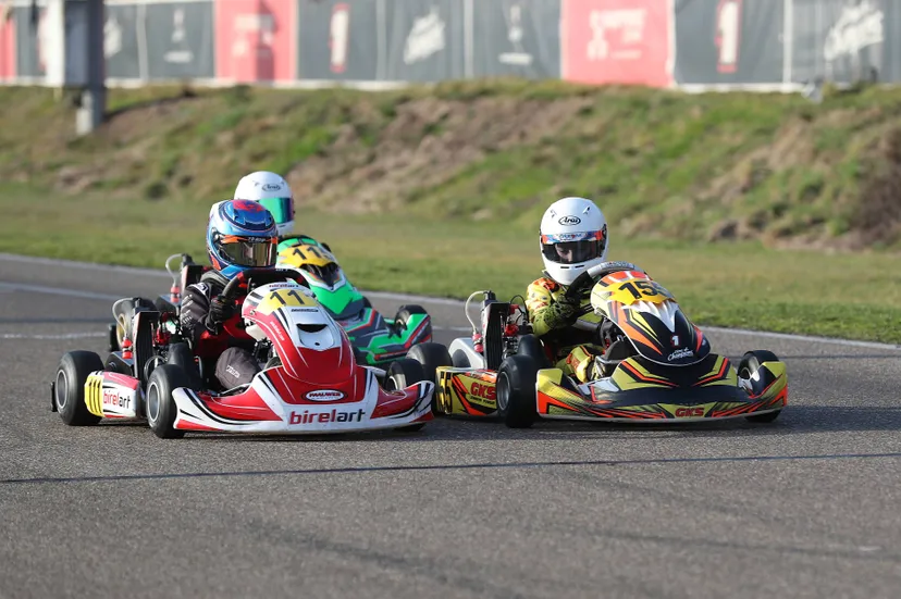 Dean Burger met 120 km op recht stuk close racing