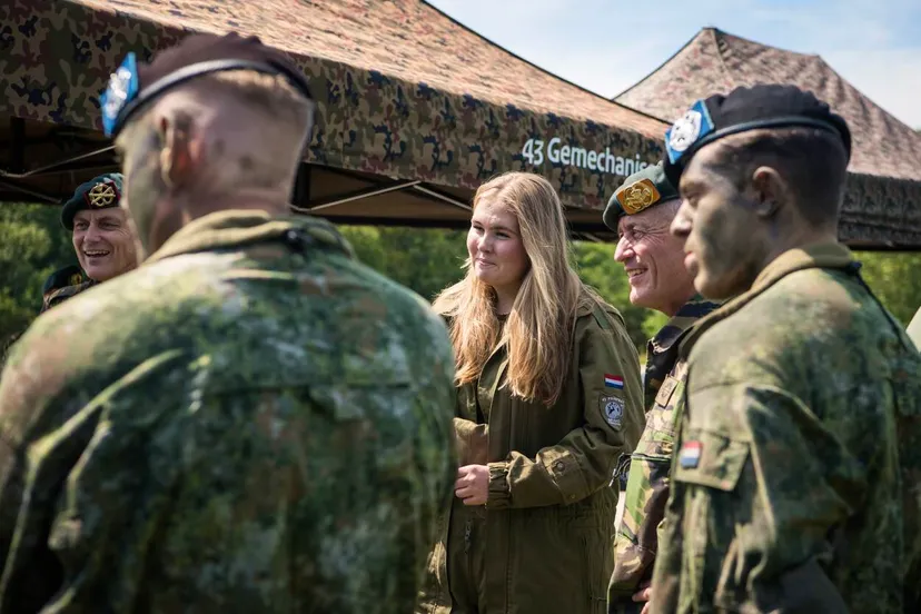 prinses van oranje maakt kennis met de koninklijke landmacht 05