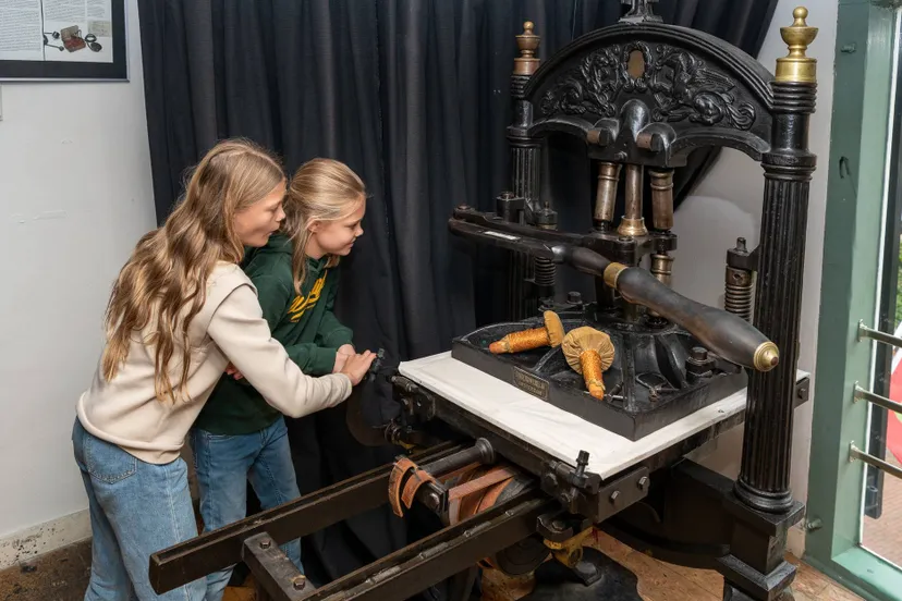 mep drukkerijmuseum kniehevelpers 1835