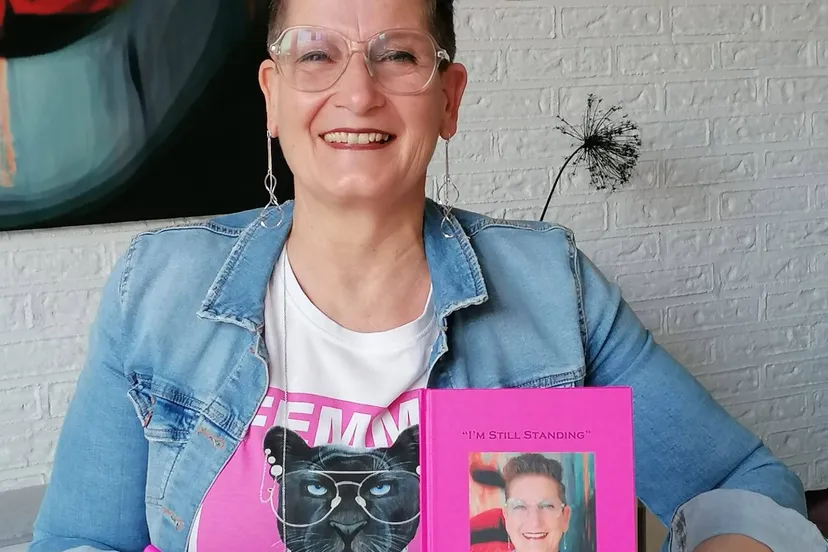 wilhelminaoord edith mulder met haar boek im still standing