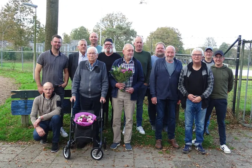 havelte hunevliegers groepsfoto duivenclub