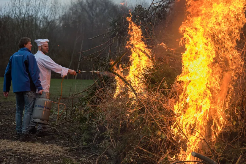 js01042018 paasvuur ruinen1