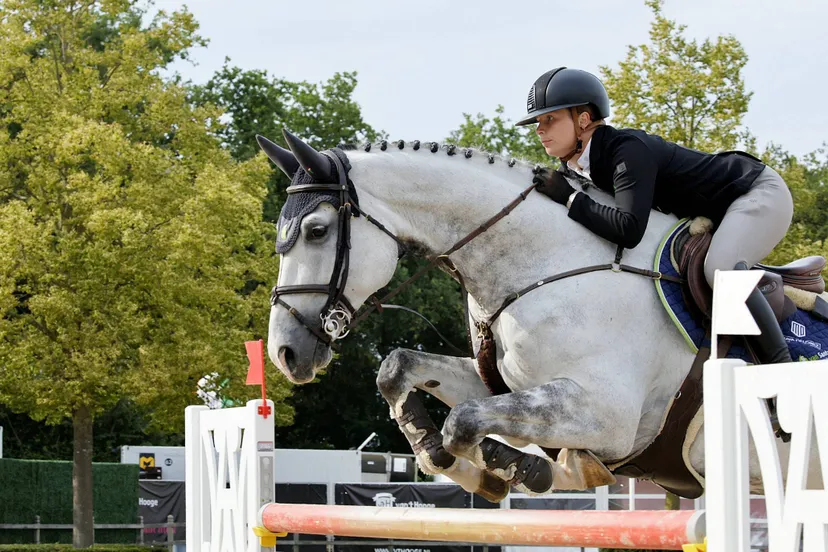 CH3 Mel Thijssen met Arnold 48 op weg naar winst in de Poppen Scheepswerf Prijs Foto Hans Khoe