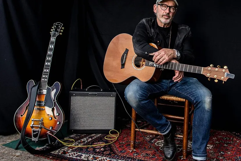 afb Nol met gitaar op stoel