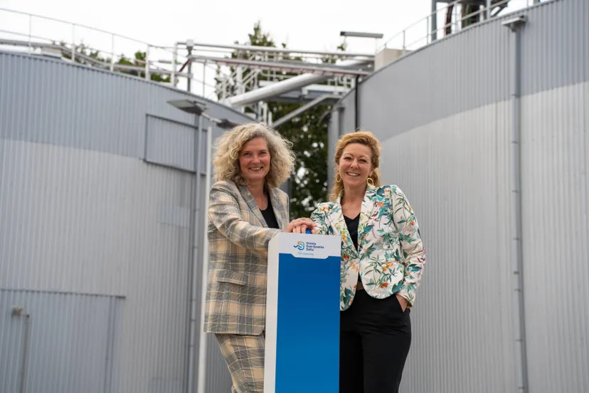 Dagelijks bestuurslid Miranda Wesselink en omgevingsmanager Jessica Stoker