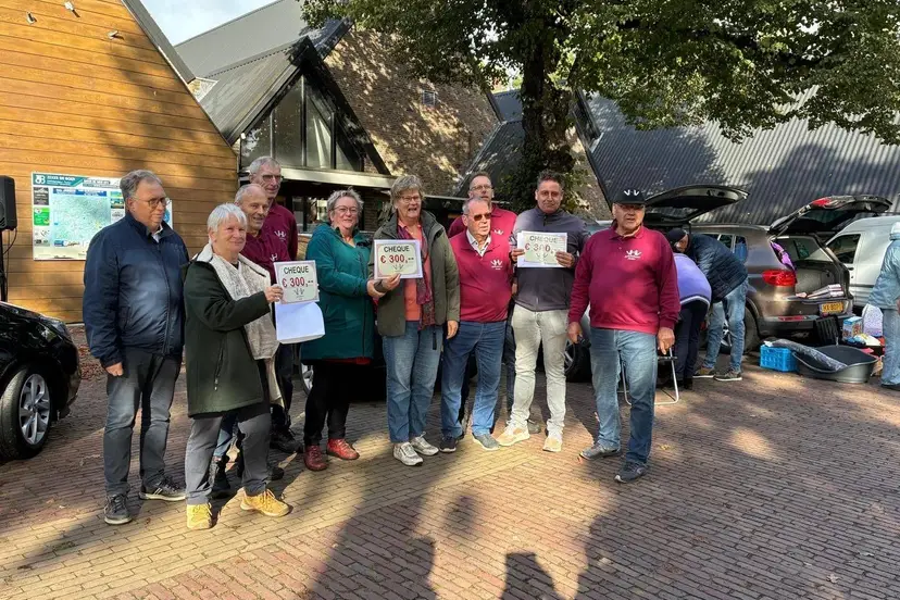 Vledder Uitreiking op kofferbakmarkt