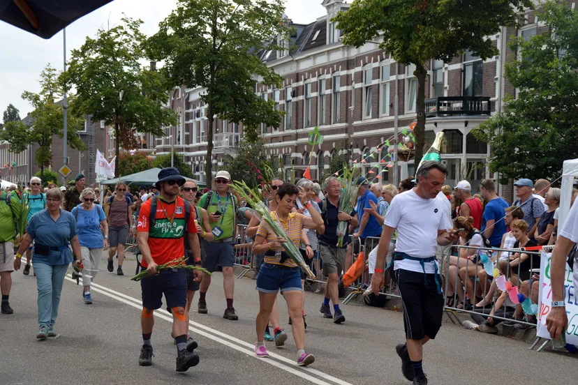 2880px aankomst deelnemers van de vierdaagse nijmegen 2019 op de sint anna straat st annastraat via gladiola