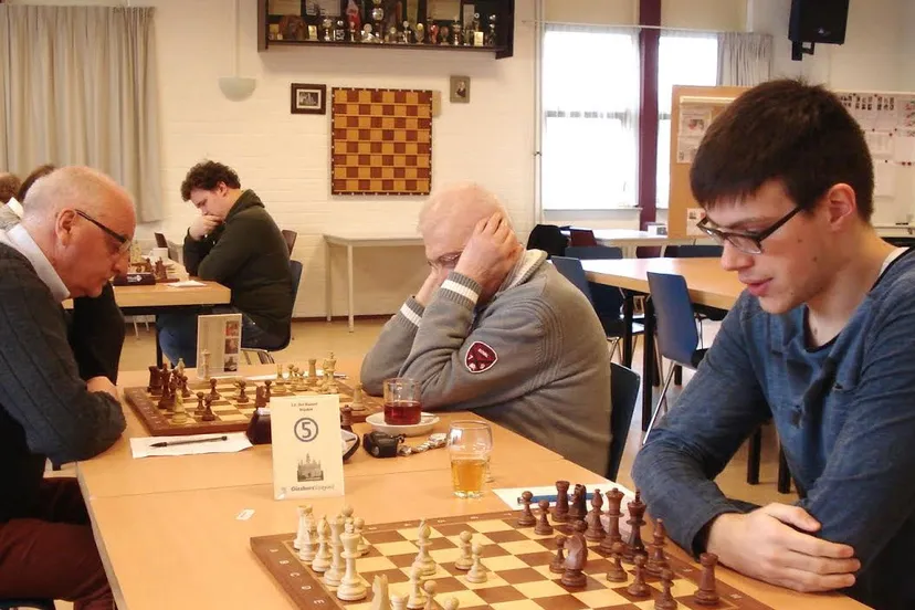 de kasteelschakers rechts verloren van hekkensluiter zutphen