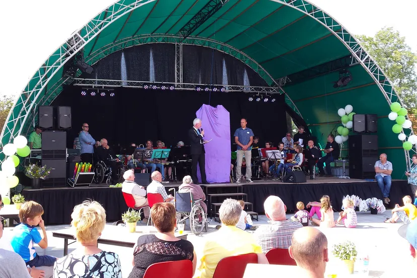 de uitloper opening 130615 00