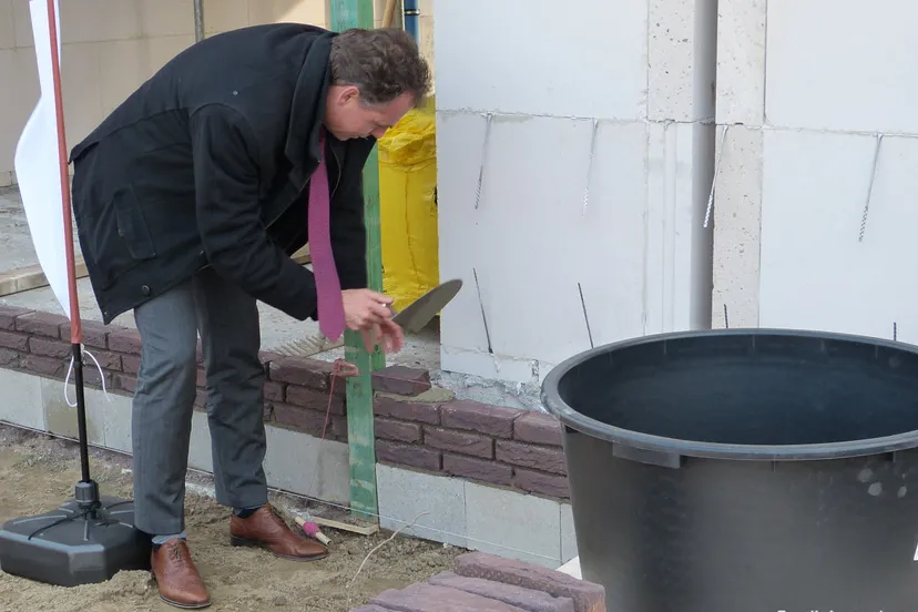 eerste steen poort van saltshof 00