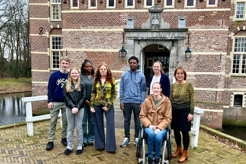 groepsfoto voor kasteel wijchen 1 landscape1