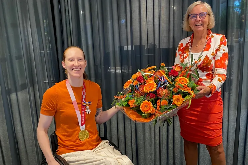 ilse en burgemeester met medaille en versiersel