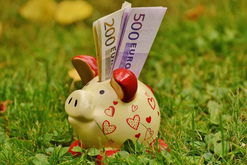 piggy bank 1510552 1280