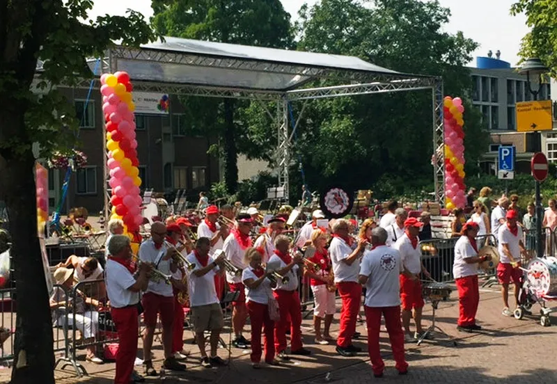 vierdaagse muziek langs de route