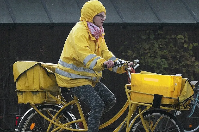 wolfgang eckert pixabay postal delivery 2928784 1280 fotor