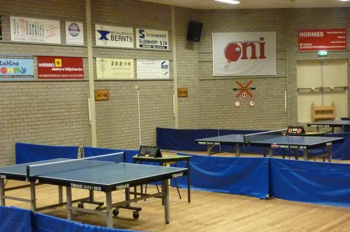 zaal oni