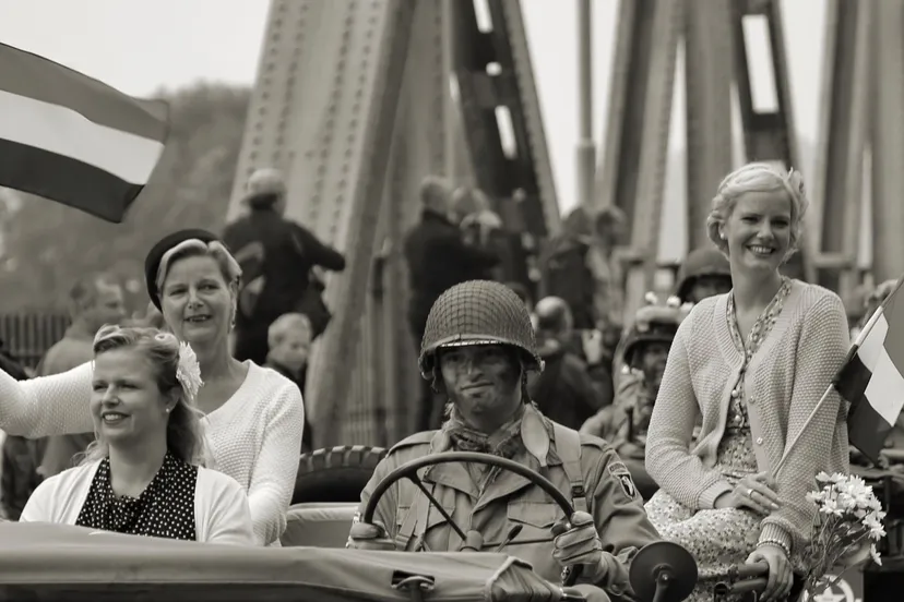 foto jeep op de brug gesneden 1