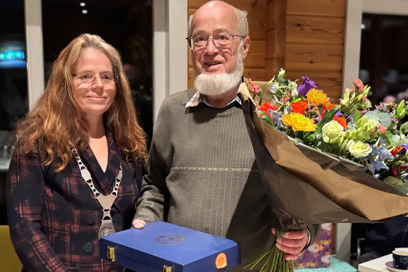 de heer jaap stienstra met burgemeester renske helmer englebert1