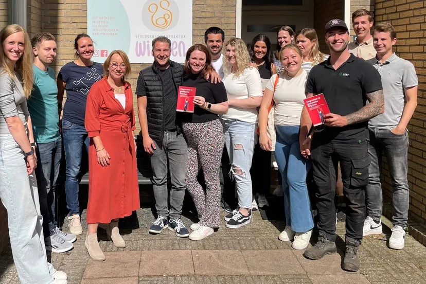 foto uitreiken folder