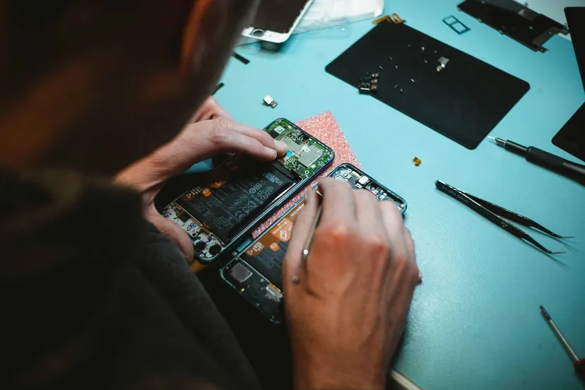 repaircafe - kilian-seiler-PZLgTUAhxMM-unsplash