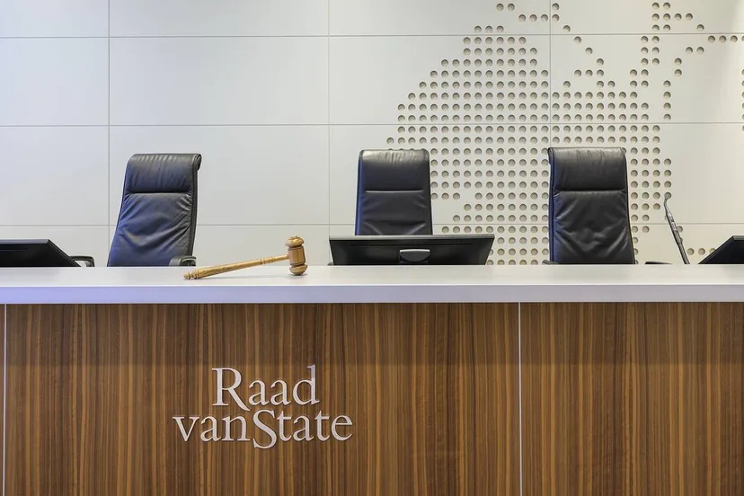 zittingszaal_met_hamer