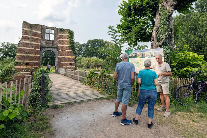 2024-08-18KasteelruineBatenburgTRot06