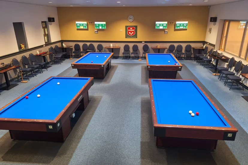 Biljarthome met nieuwe verlichting