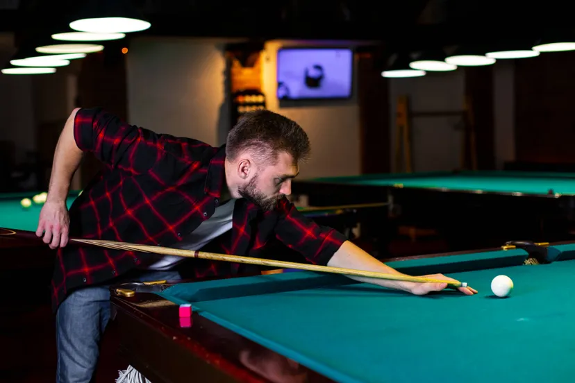 medium-shot-guy-playing-billiard