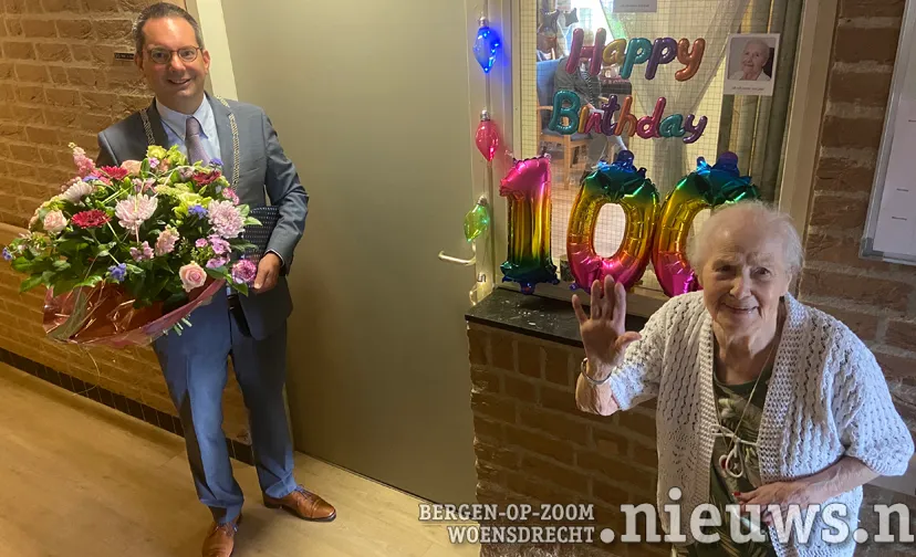 100 jarige mevr van oevelen