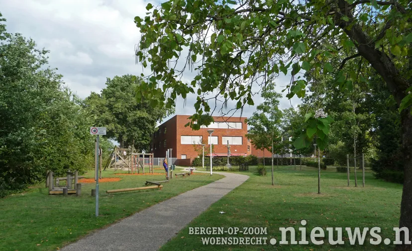 20190829 jkr hoo speeltuin bij school 001a