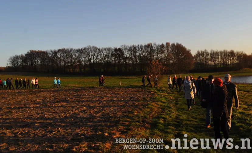 wandeling in de schemering foto leo den heijer