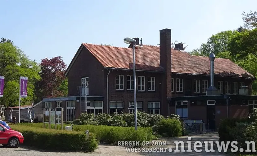 20200427_JKr_Oss_BlauwePauw_001b