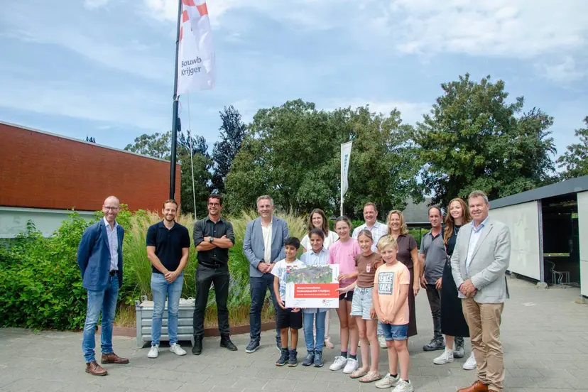 20260706_Vlag aannemer bij t Paviljoen
