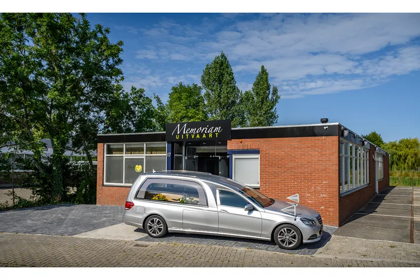 3f3fafb9 b40e 49e8 bafa 8fe8cbde1a45