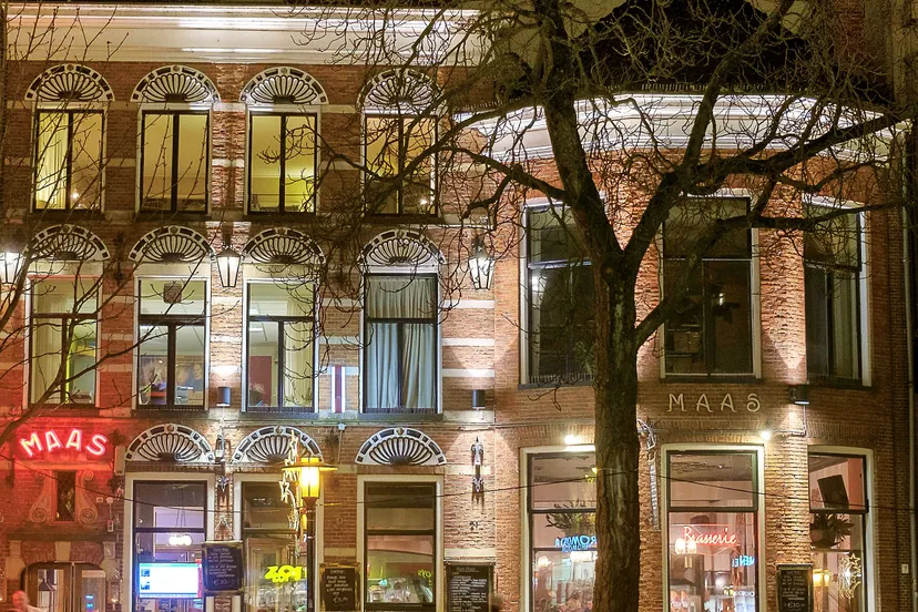 huize maas bij nacht