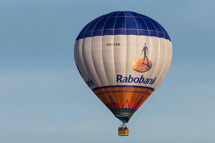 ph yan ballon van de rabobank op de jaarlijkse friese ballonfeesten in joure 01