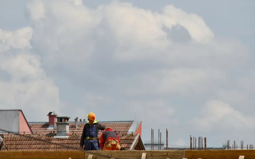 screenshot 2019 05 26 gratis afbeelding gebouwen bouwvakker draden werken buitenshuis landschap mensen competitie m
