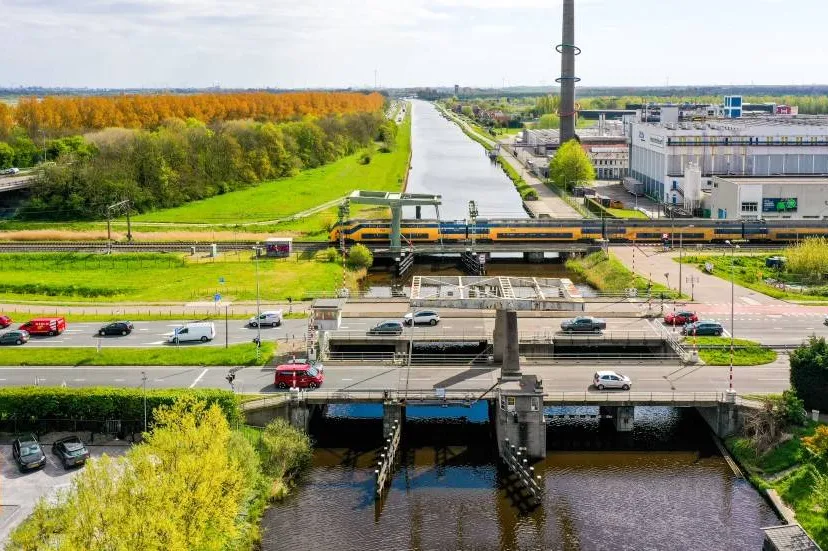 artikel 2_dronefoto van brug a en b (1)