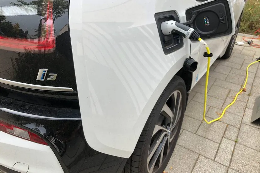 1046459_73b941282e674b4cf929847194ad646d