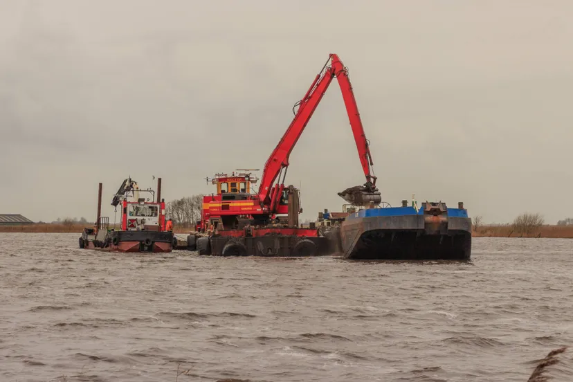 Uitbaggeren_Langweerderwielen_vanaf_Motorvrachtschip_Hector_uit_lelystad_16