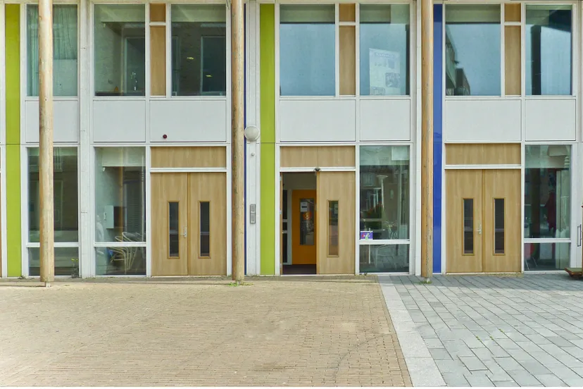 blauwe tram gevel pluspunt zandvoort