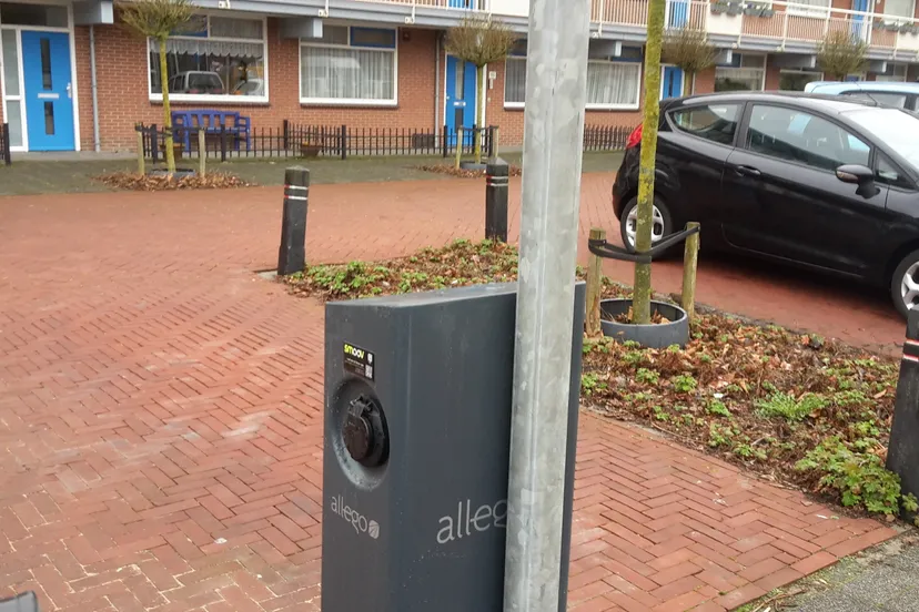 laadpaal bij blauwe flat flemingstraat jaap koper