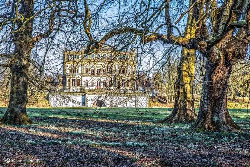 landhuis en sneeuwklokjes