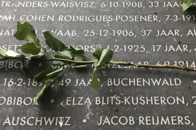 monument zandvoort inside