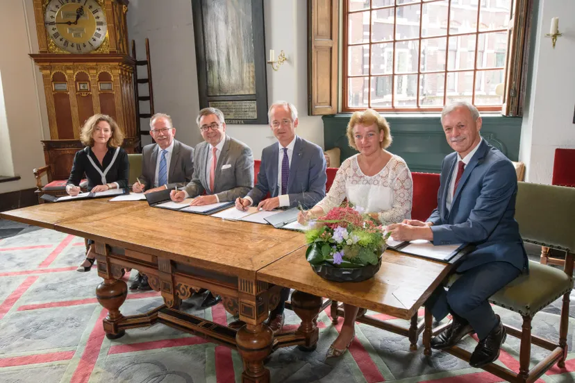 ondertekening ambtelijke samenwerkingsovereenkomst tussen gemeente haarlem en zandvoort