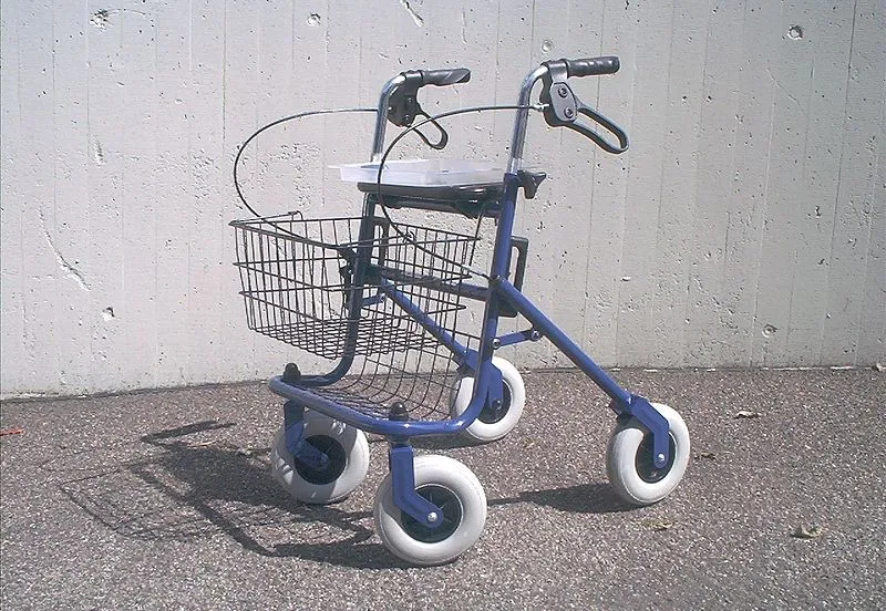 rollator wikipedia bestrossi cc0 public domain